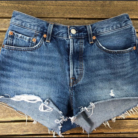 Levi’s Shorts 👖 🩳 - Picture 1 of 2